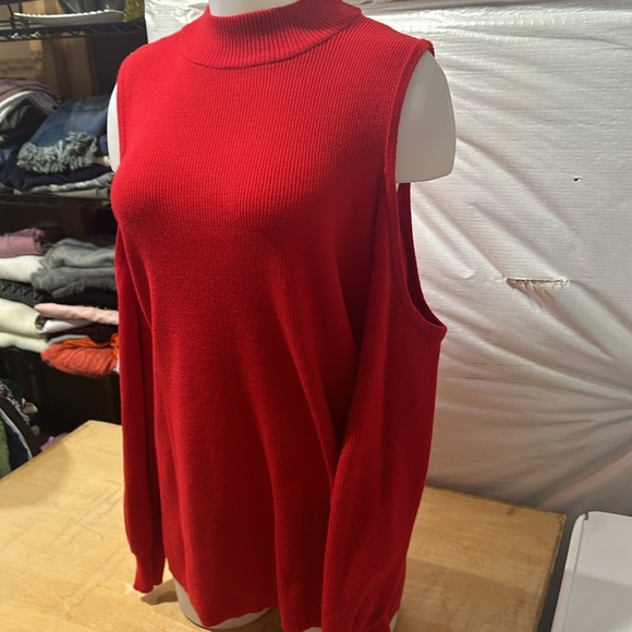 Cold shoulder sweater - Picture 2 of 6